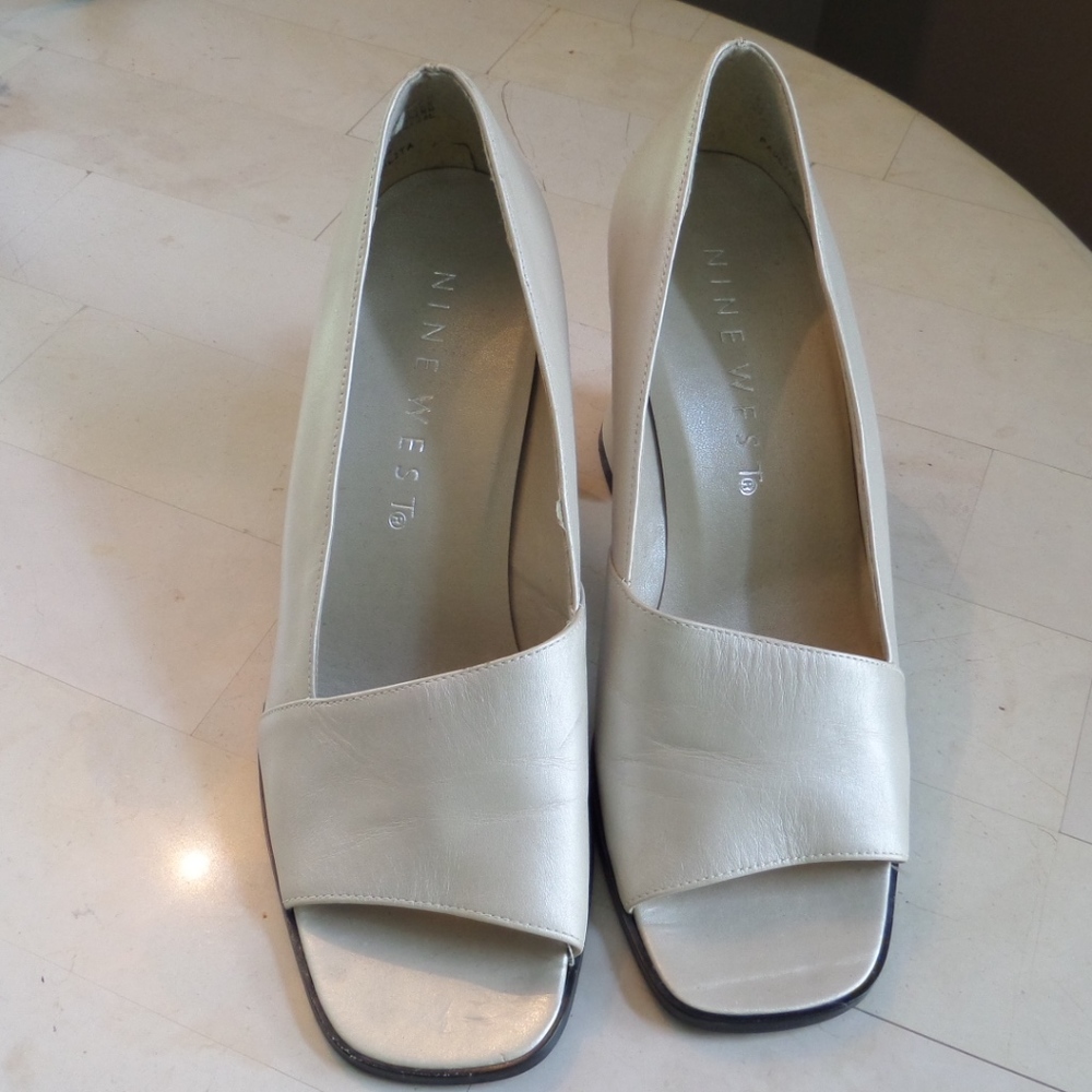 Pearl cream heels by Nine West